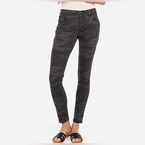 Express Sz 6 Camo Mid Rise Leggings